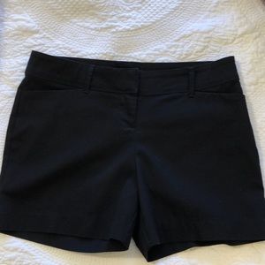 The Limited Black Shorts with pockets. Cotton with 2%Spandex. EUC